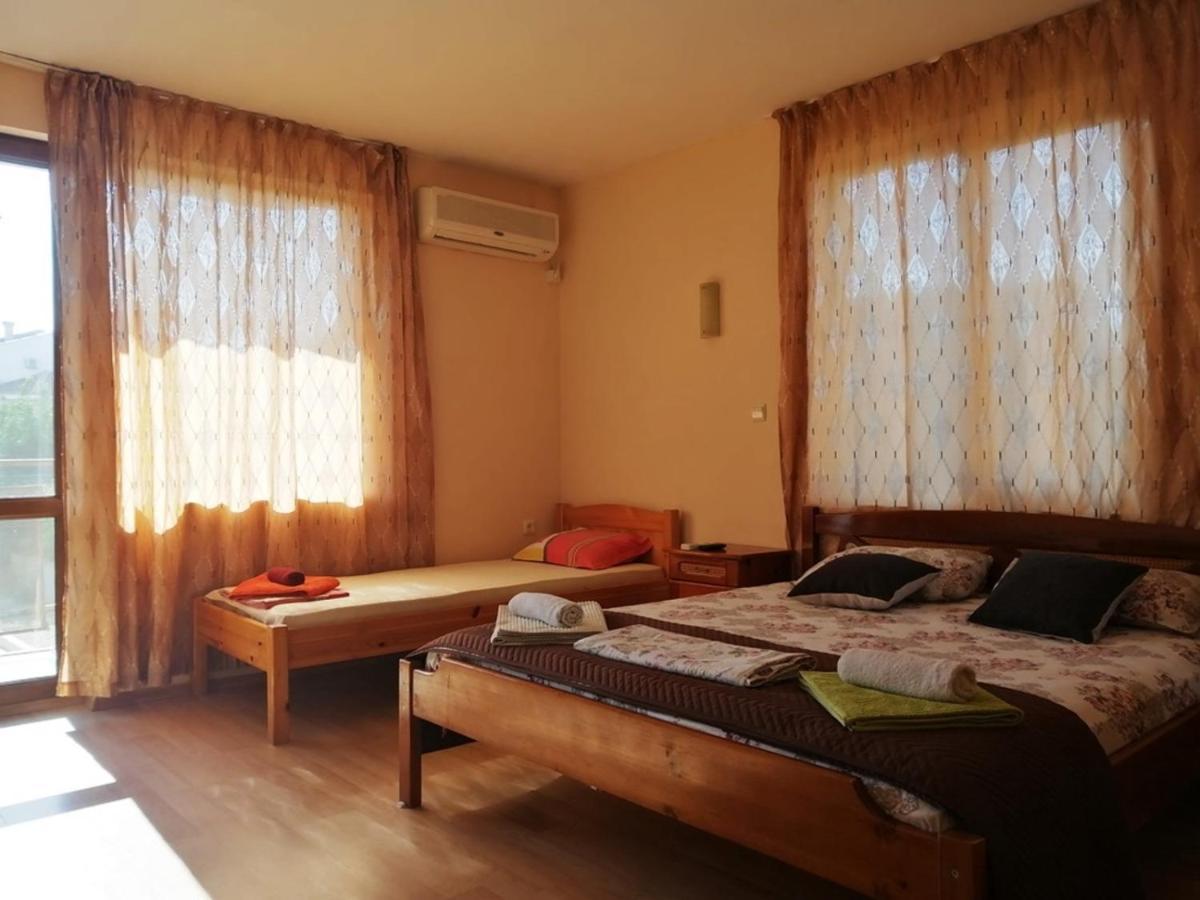 Guest House "Zora - Sarafovo" Burgas City Exterior foto
