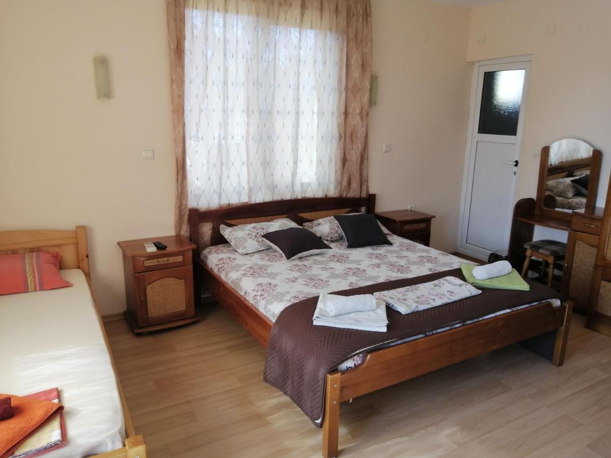 Guest House "Zora - Sarafovo" Burgas City Exterior foto