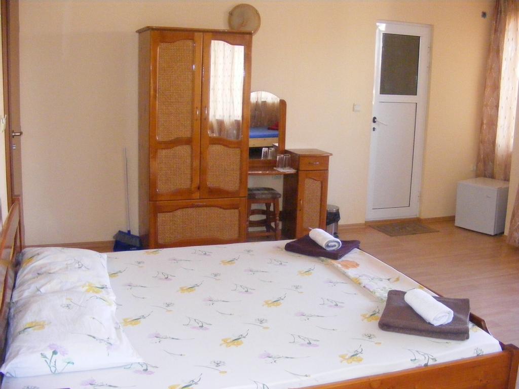 Guest House "Zora - Sarafovo" Burgas City Exterior foto